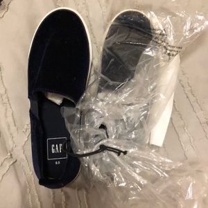 Navy velvet Gap slip on sneakers